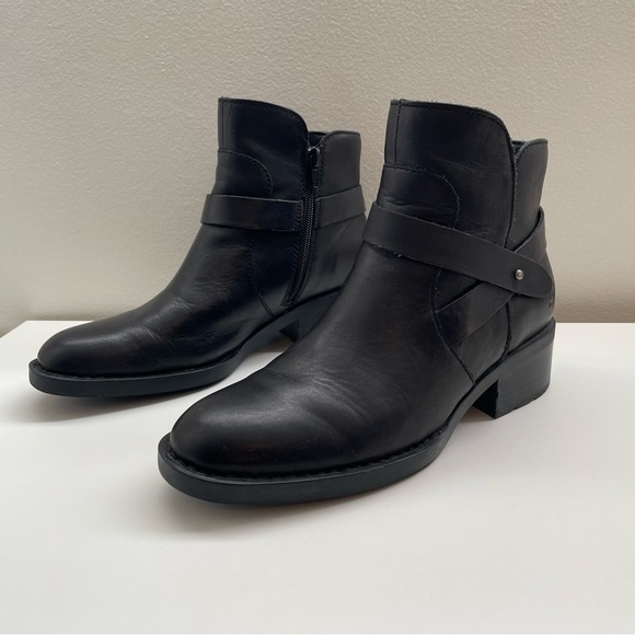 Born Tori leather Boots size 8 black cross strap bootie basic heeled motorcycle - Picture 4 of 12